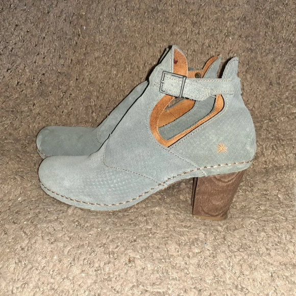 ART-Bye Bye Suela-Gray Blue Suede Booties-Buckle Ankle Strap-Sz 37-Near Mint - Picture 2 of 7